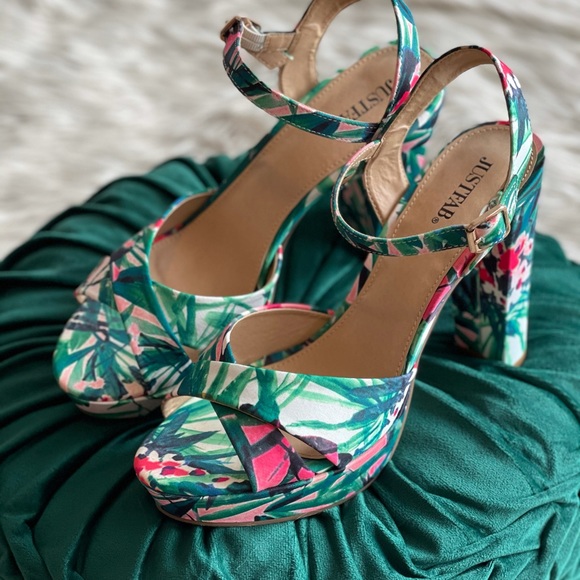 Tropical Oasis Showstoppers - Picture 3 of 5